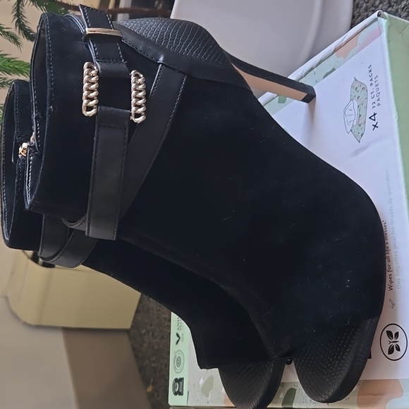 White House Black Market Elegant Black Heeled Boots - Picture 1 of 5